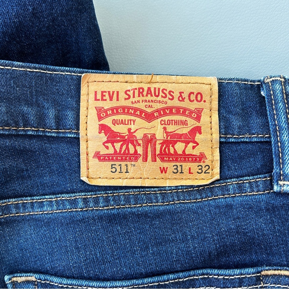 Levi's 511 Men’s Dark Wash Mid Rise Denim Slim Jeans 31” Waist x 32" Length